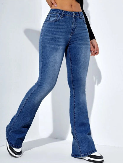 Jean slim taille haute évasé pour femme.