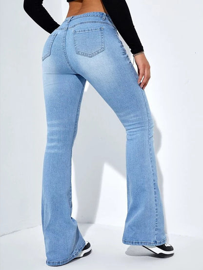 Jean slim taille haute évasé pour femme.